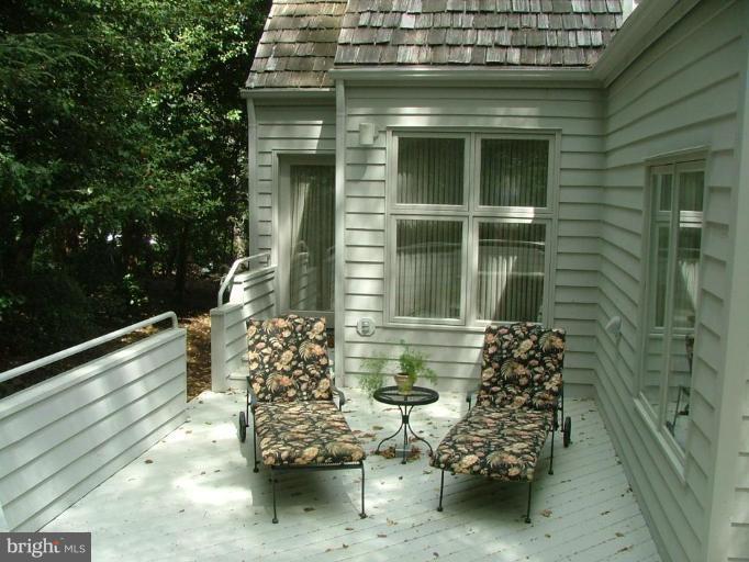 11591 Greenwich Point Road Reston, VA 20194 - Photo 19 of 30 a view of a porch with seating space