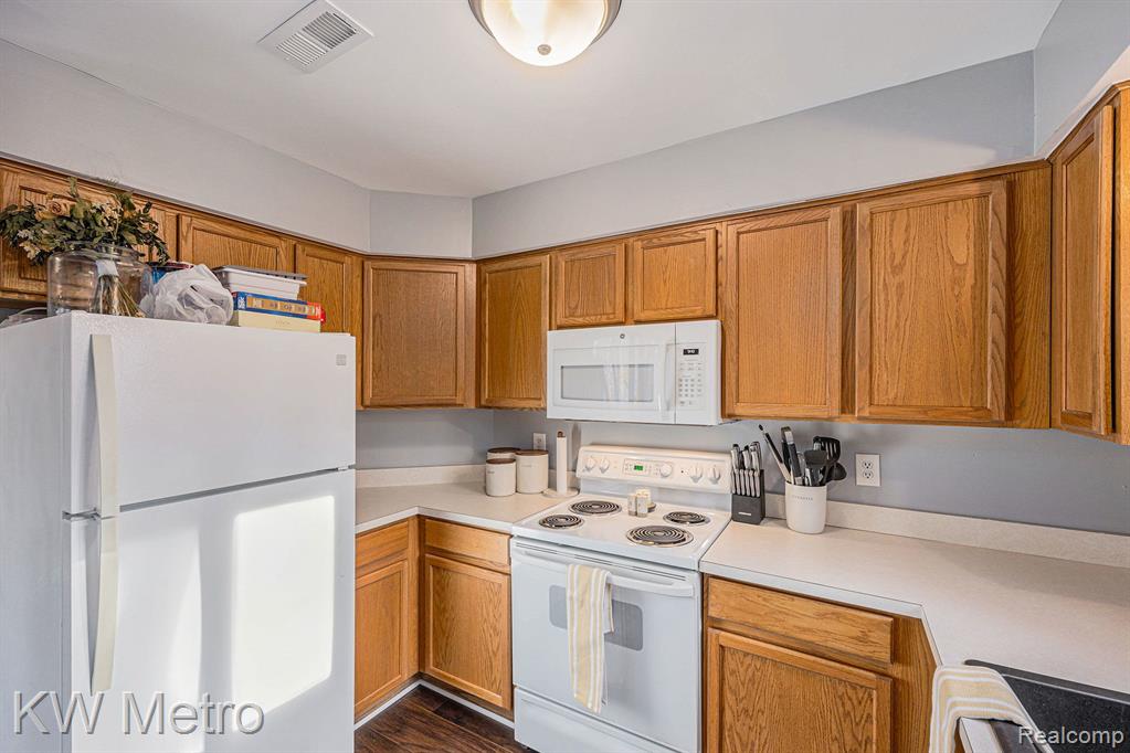 1500 Streamwood Court Rochester Hills, MI 48307 - Photo 8 of 24