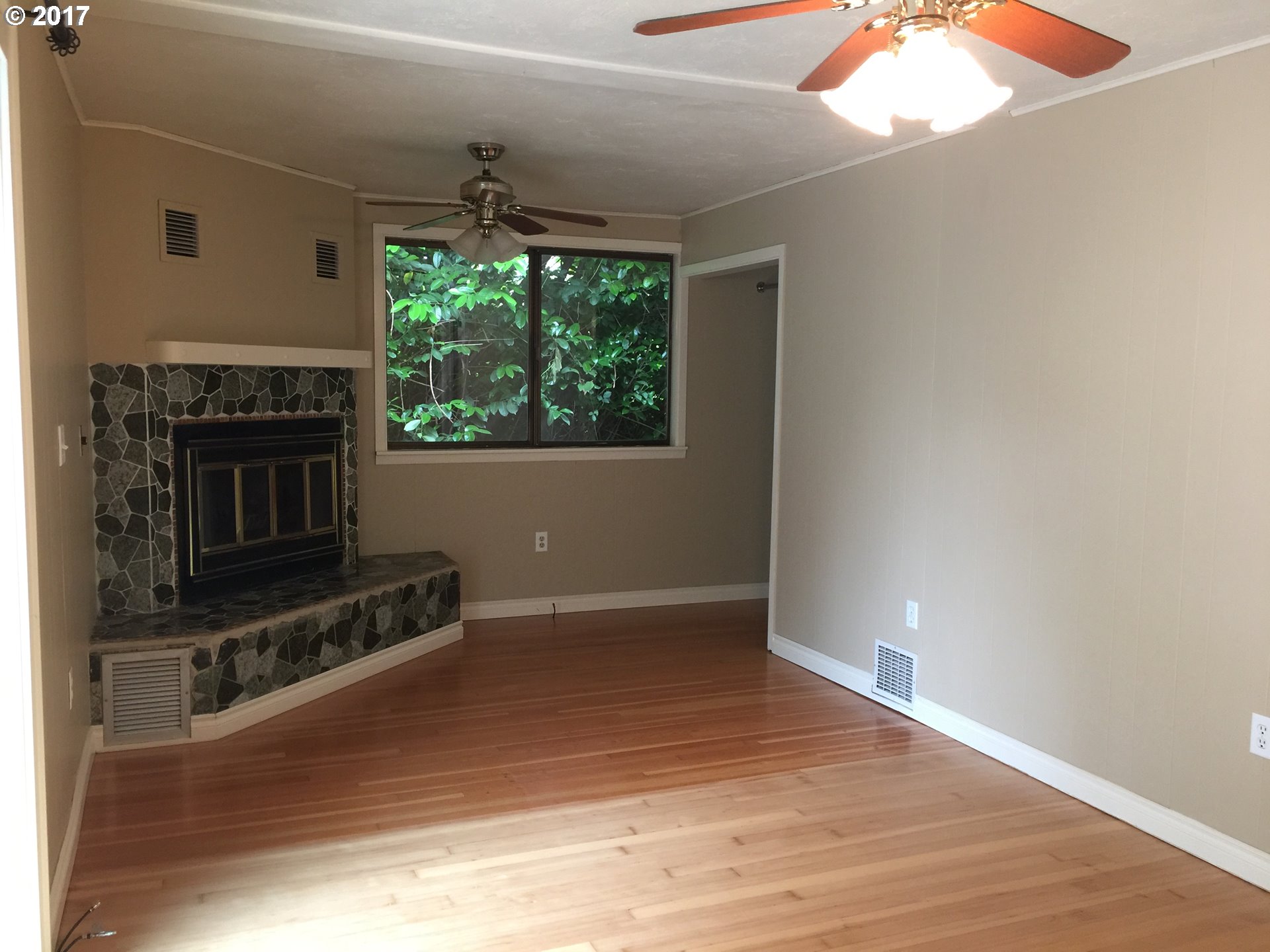 1245 River Road Eugene, OR 97404 - Photo 14 of 32 Gallery Image 14