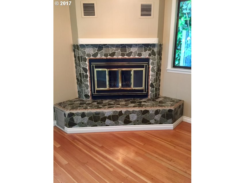 1245 River Road Eugene, OR 97404 - Photo 15 of 32 Gallery Image 15