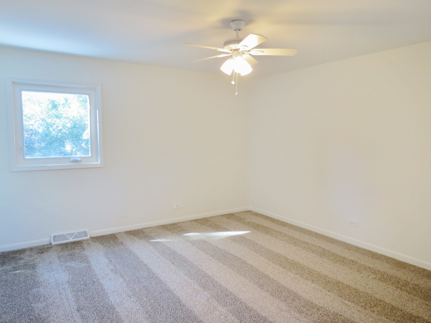 231 Charlotte Lane Bolingbrook, IL 60440 - Photo 16 of 37 an empty room with a window