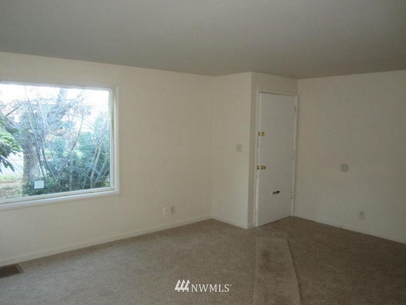 8640 18th Avenue Southwest Seattle, WA 98106 - Photo 3 of 10