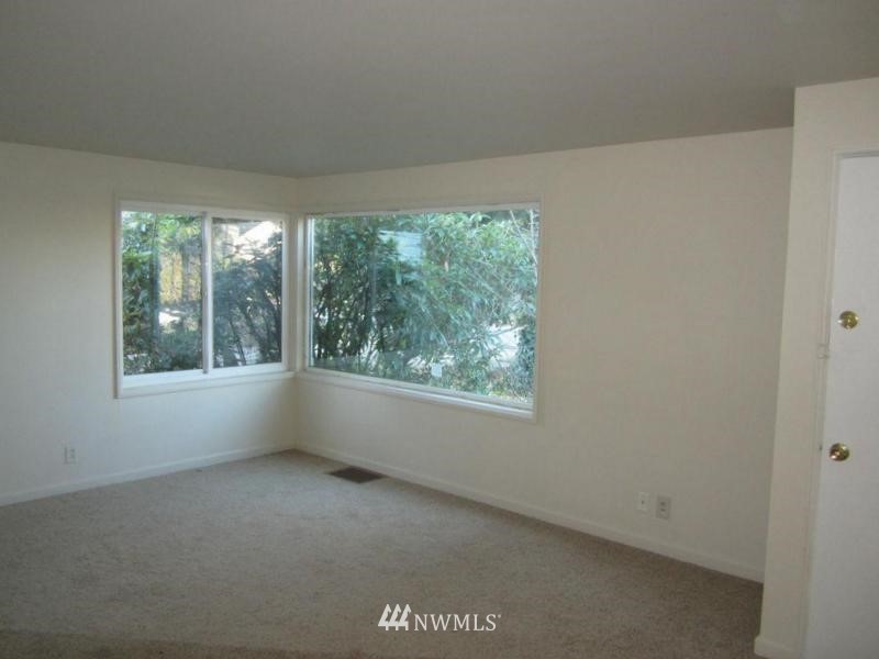 8640 18th Avenue Southwest Seattle, WA 98106 - Photo 4 of 10