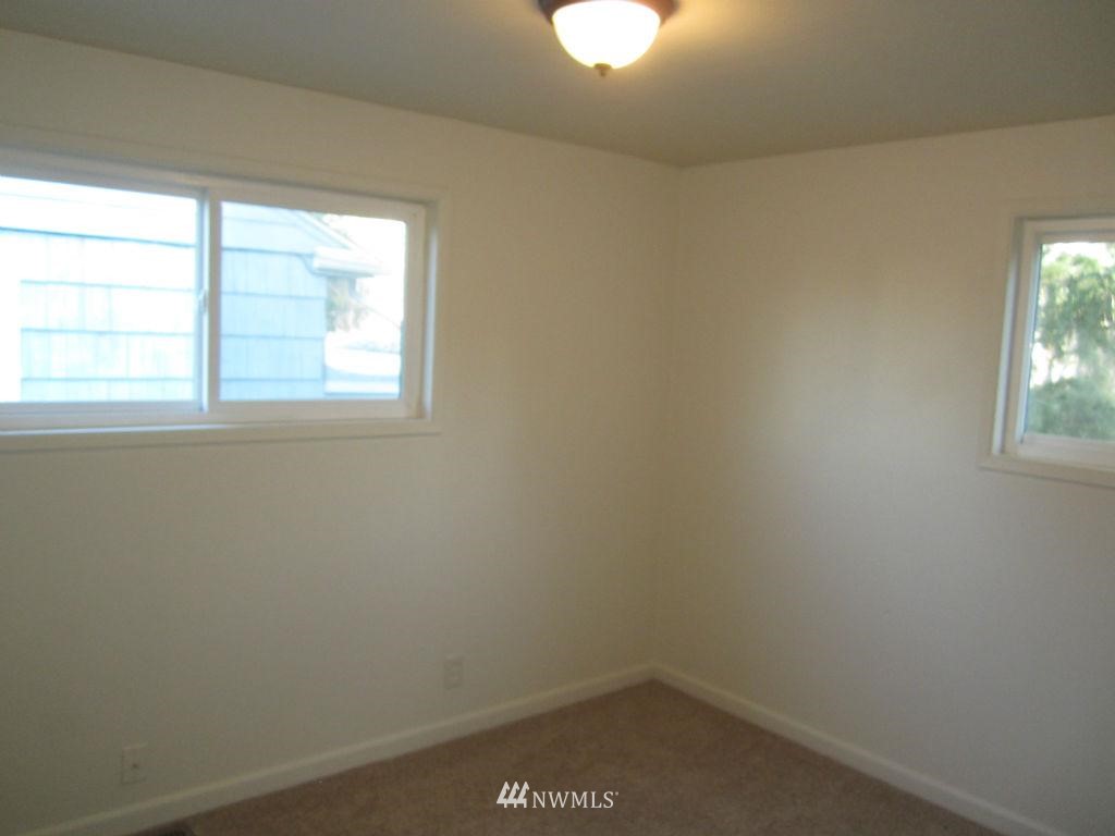 8640 18th Avenue Southwest Seattle, WA 98106 - Photo 6 of 10
