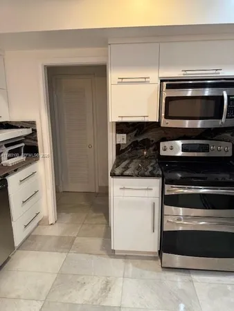 $7,500 | 1100 North Shore Drive, Miami Beach, FL 33141