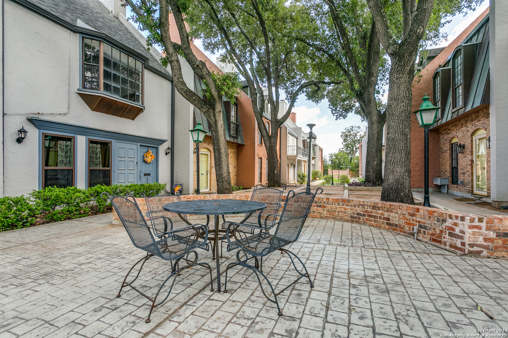 1186 Garraty Road San Antonio, TX 78209 - Photo 4 of 25