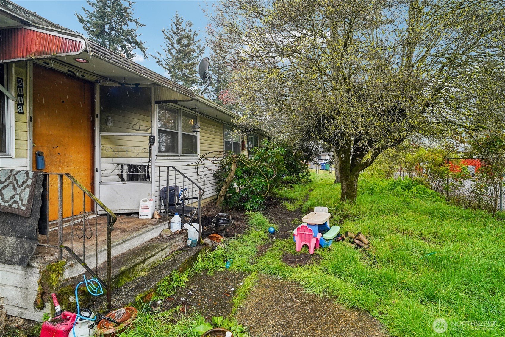 2008 Harrington Circle Northeast Renton, WA 98056 - Photo 15 of 24