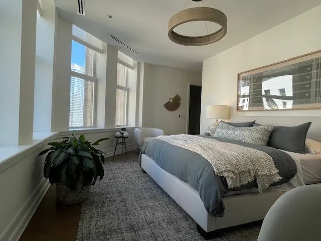 $2,700,000 | 435 North Michigan Avenue, Unit 1303, Chicago, IL 60611