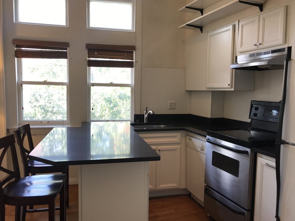 30 Pinckney Street, Unit 5 Boston, MA 02114 - Photo 3 of 9