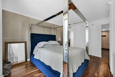 $4,000 | 2401 Collins Avenue, Unit 504, Miami Beach, FL 33140