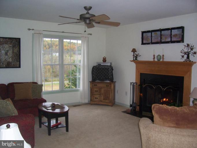 3622 Mills Road Sharpsburg, MD 21782 - Photo 2 of 17 Living Room