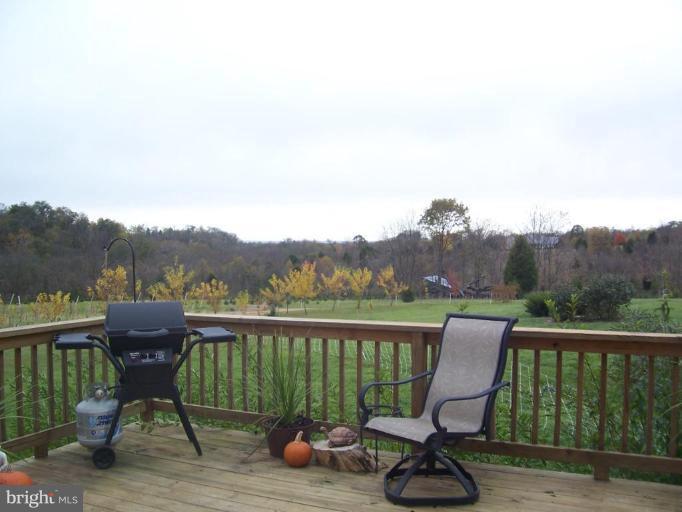 3622 Mills Road Sharpsburg, MD 21782 - Photo 12 of 17 Deck
