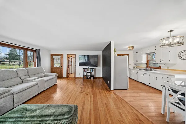 $299,000 | 404 Sherwood Avenue, Three Oaks, MI 49128