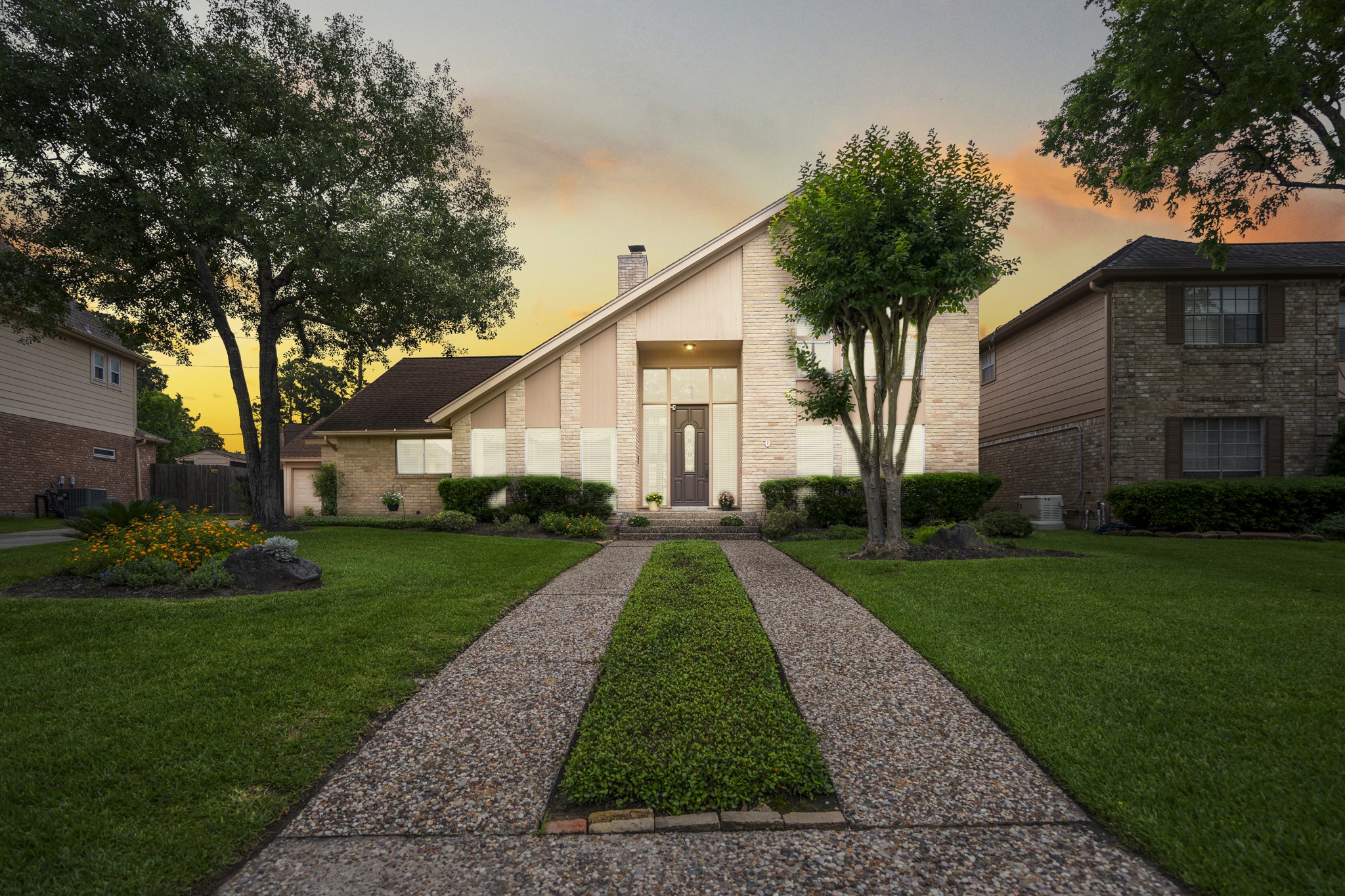 Beautiful 16606 Brendon Court, in the convenient location of Wimbledon Estates situated on a quiet cul-de-sac street featuring gorgeous established landscaping