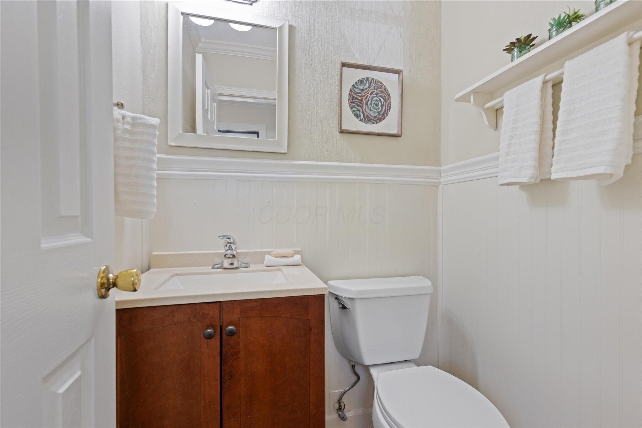 6041 Rocky Rill Road Columbus, OH 43235 - Photo 14 of 46 Half Bath in Main House