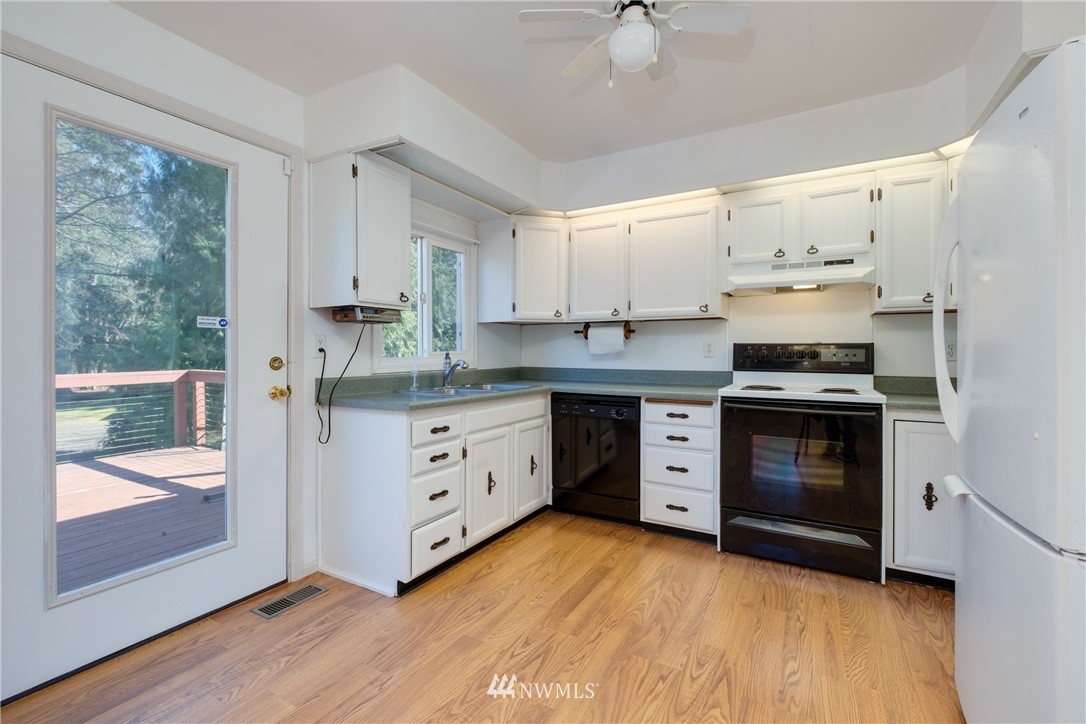 3003 Harris Road Southeast Port Orchard, WA 98366 - Photo 15 of 33 Gallery Image 15