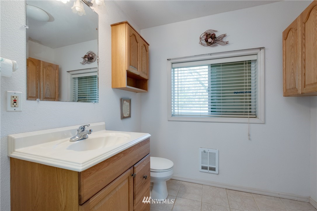 3003 Harris Road Southeast Port Orchard, WA 98366 - Photo 28 of 33 Gallery Image 28