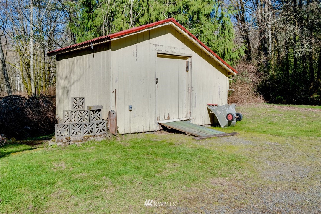3003 Harris Road Southeast Port Orchard, WA 98366 - Photo 6 of 33 Gallery Image 6