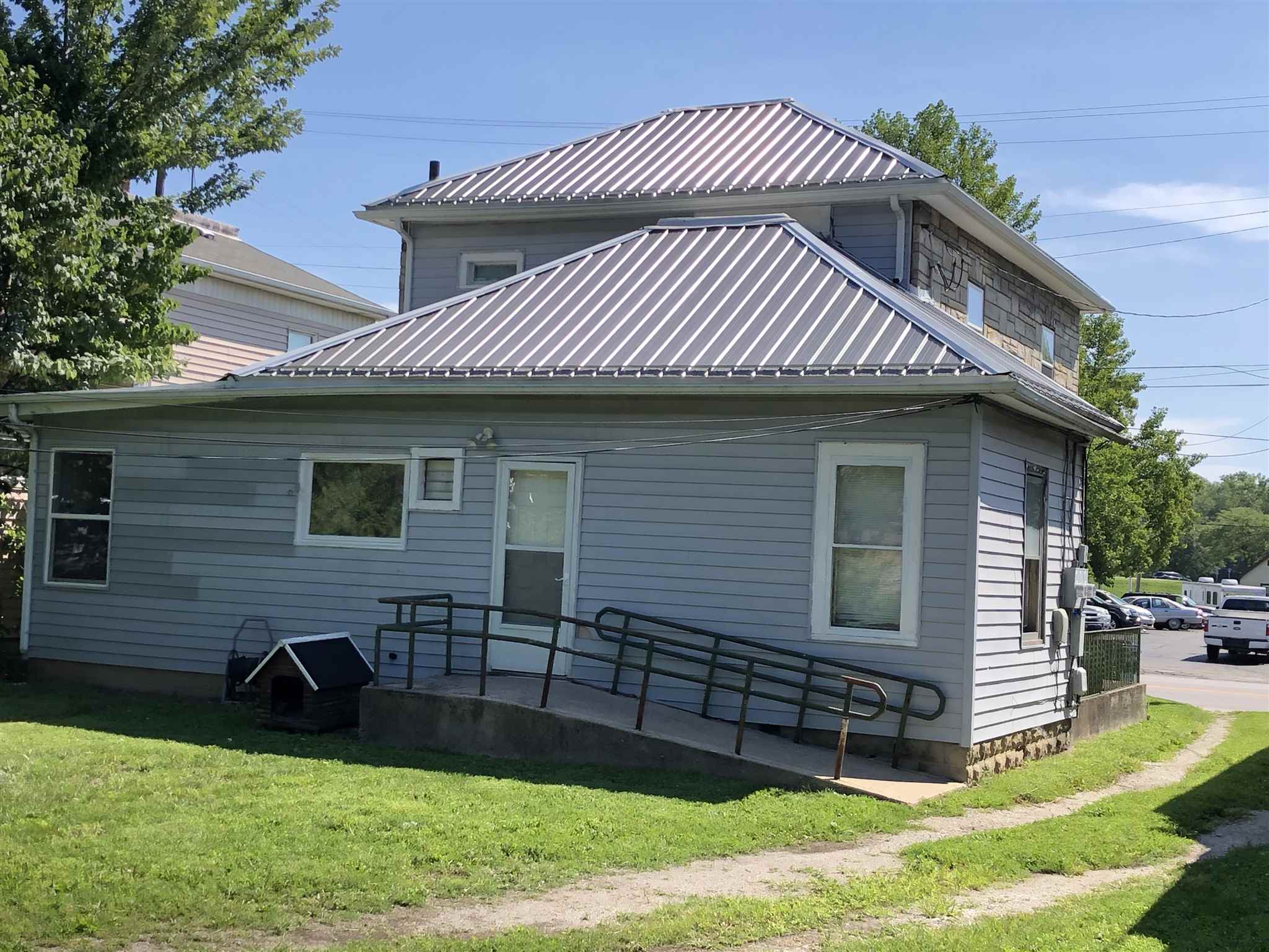 1054 First Street Huntington, IN 46750 - Photo 3 of 16 Gallery Image 3