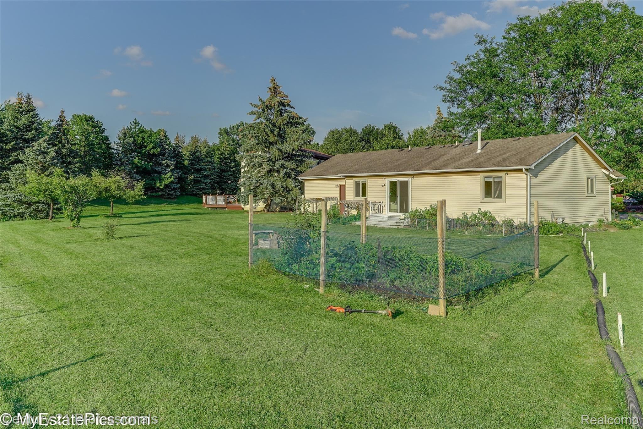 40768 West Mill Rd Court Novi, MI 48375 - Photo 13 of 55 40768 mill rd ct w Novi-13.jpg