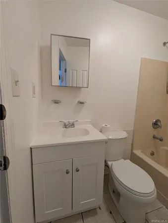 $2,800 | 528 B 32nd Street, Unit 3 | Bayswater