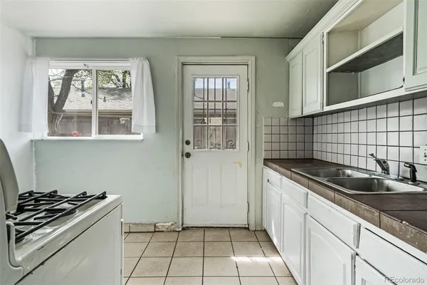 $650,000 | 1101 Akron Street, Aurora, CO 80010