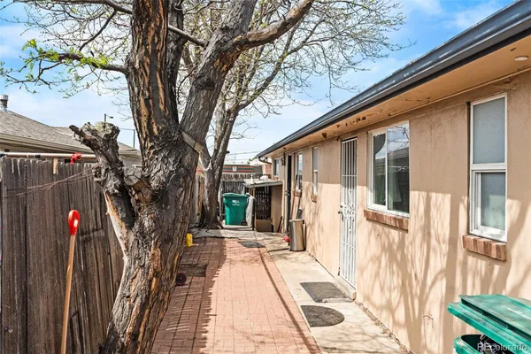 $650,000 | 1101 Akron Street, Aurora, CO 80010