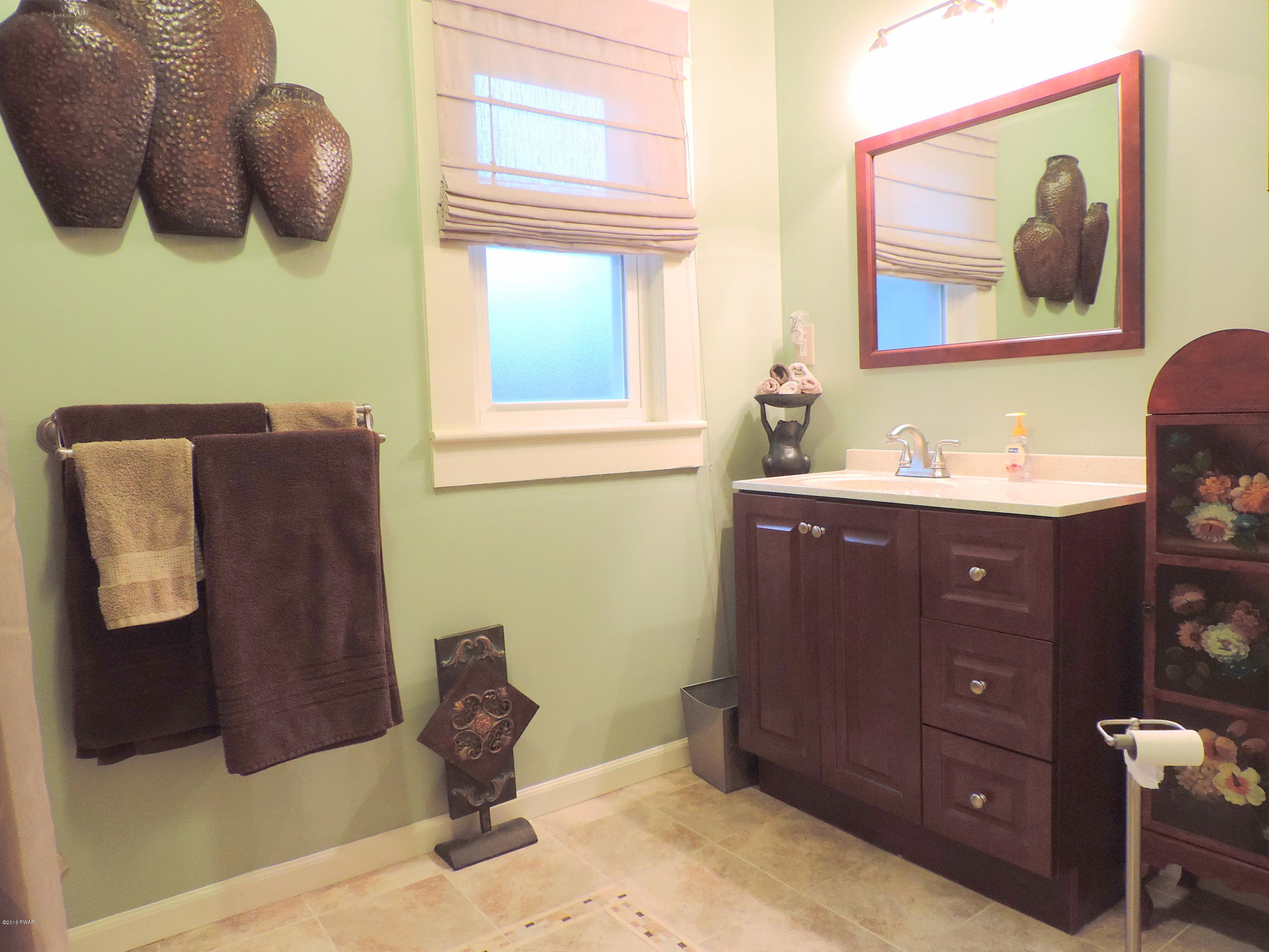212 Ridge Avenue Hawley, PA 18428 - Photo 20 of 42 Bathroom