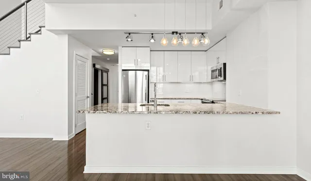 $2,571 | 8300 Wisconsin Avenue, Unit 1B1939, Bethesda, MD 20814