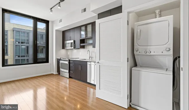 $2,571 | 8300 Wisconsin Avenue, Unit 1B1939, Bethesda, MD 20814