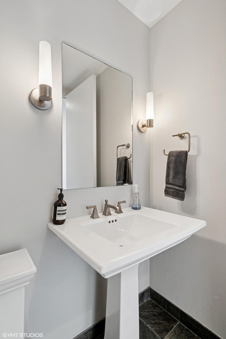 401 North Wabash Avenue, Unit 84G Chicago, IL 60611 - Photo 10 of 38