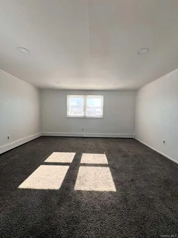 $2,750 | Undisclosed Address, Mineola, NY 11501