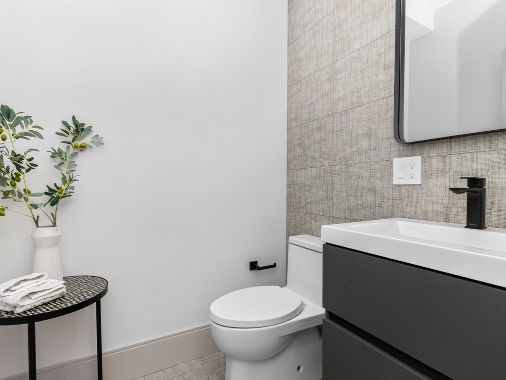 21 Naples Road, Unit 1 Brookline, MA 02446 - Photo 18 of 33 Gallery Image 18