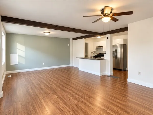 $2,300 | 374 Maple Avenue, Unit 1, Barrington, RI 02806