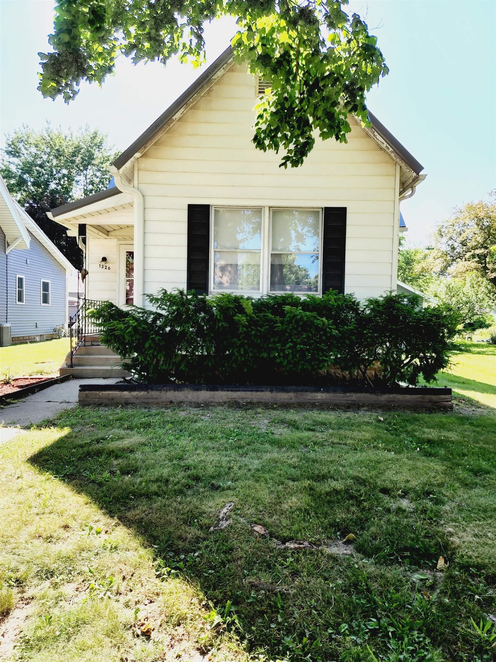 1326 Madison Street Rochester, IN 46975 - Photo 1 of 21