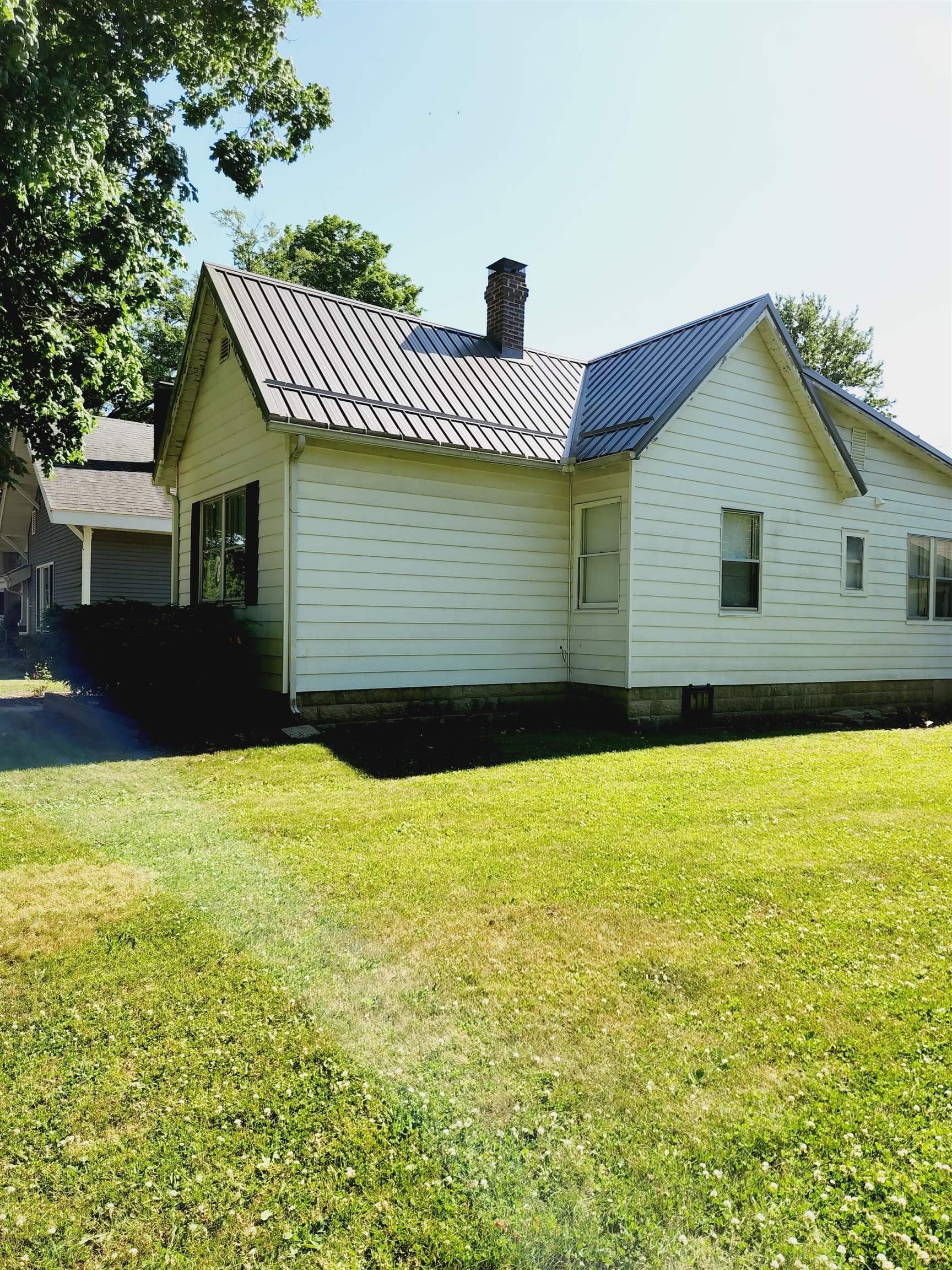 1326 Madison Street Rochester, IN 46975 - Photo 3 of 21