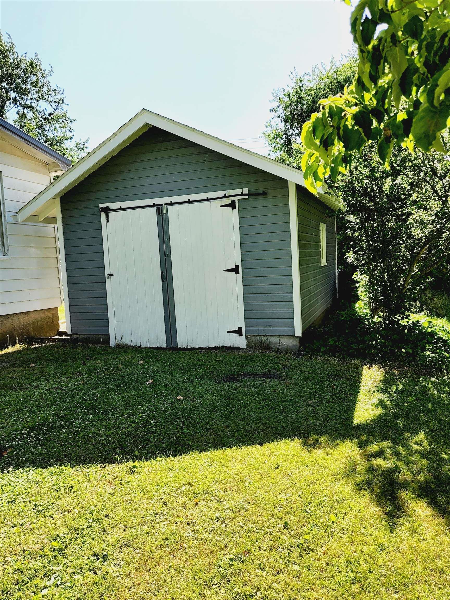 1326 Madison Street Rochester, IN 46975 - Photo 4 of 21