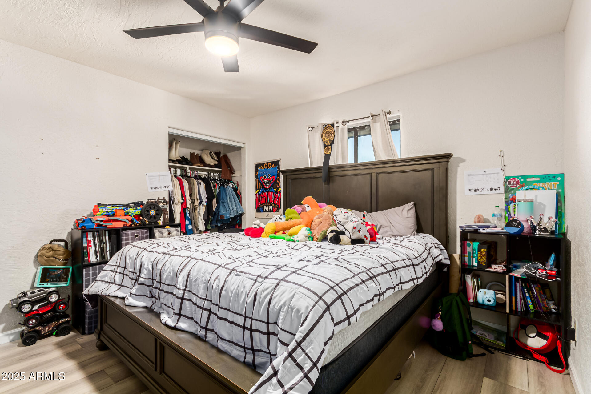 677 West 22nd Avenue Apache Junction, AZ 85120 - Photo 6 of 21 a bedroom with a bed and dresser
