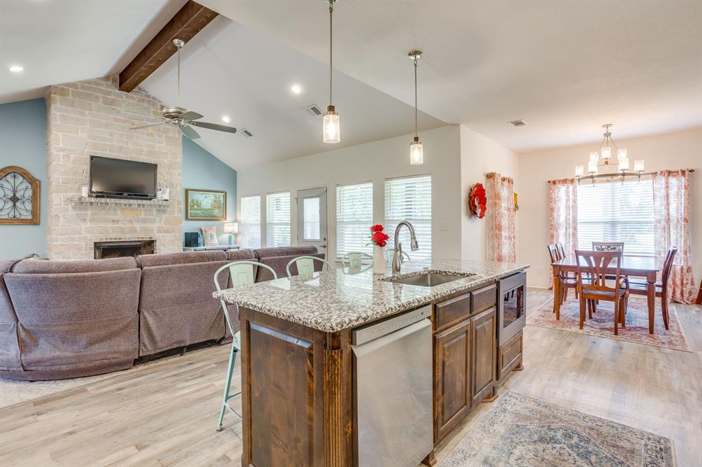 739 County Road 3696 Springtown, TX 76082 - Photo 10 of 39
