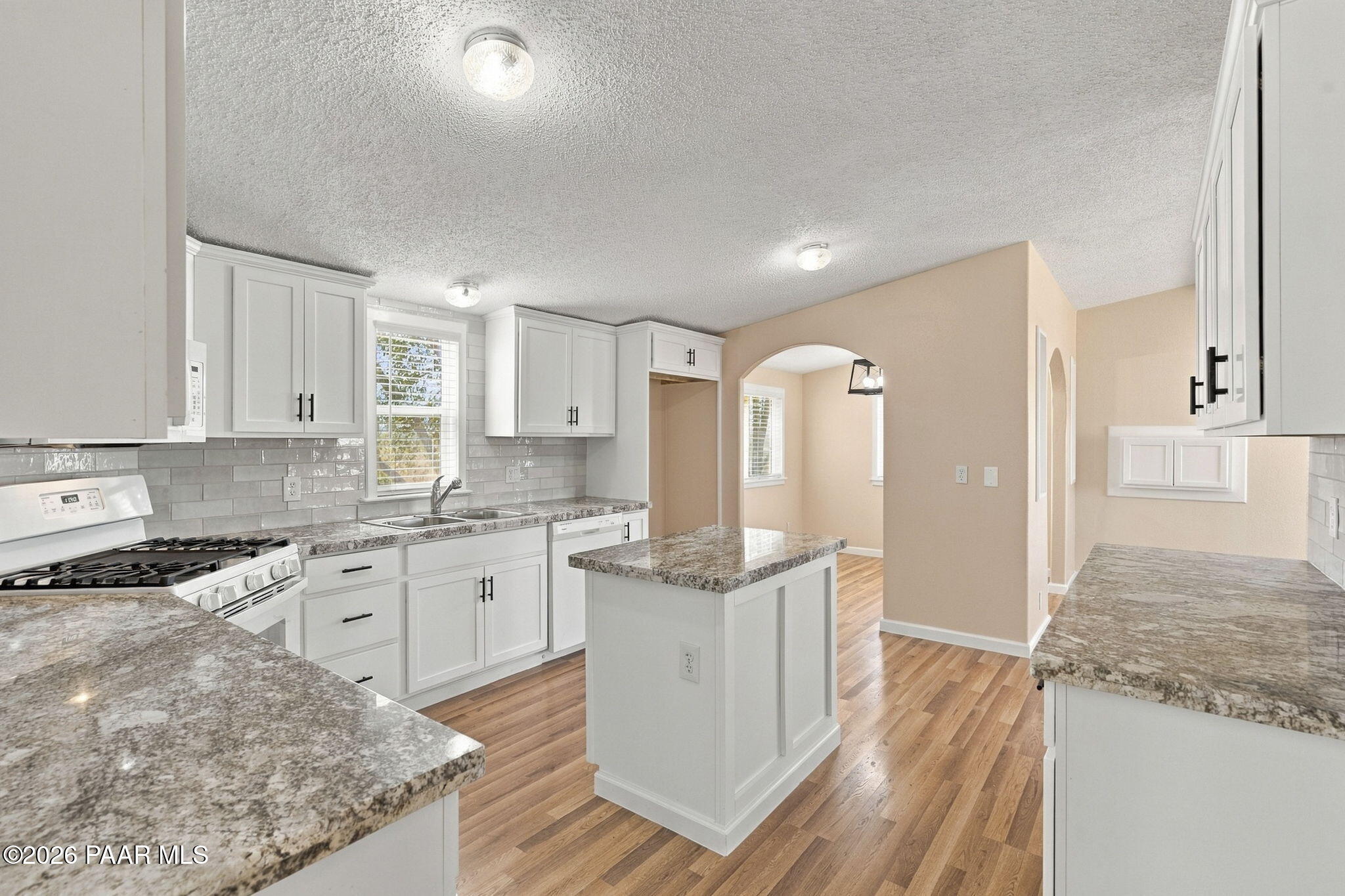 320 East Verde Ranch Road Paulden, AZ 86334 - Photo 17 of 43 Kitchen