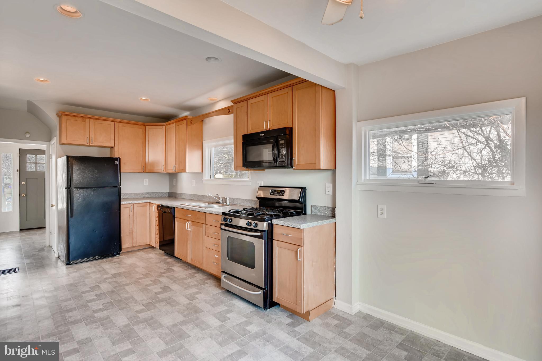 5507 Pilgrim Road Baltimore, MD 21214 - Photo 13 of 28 Kitchen