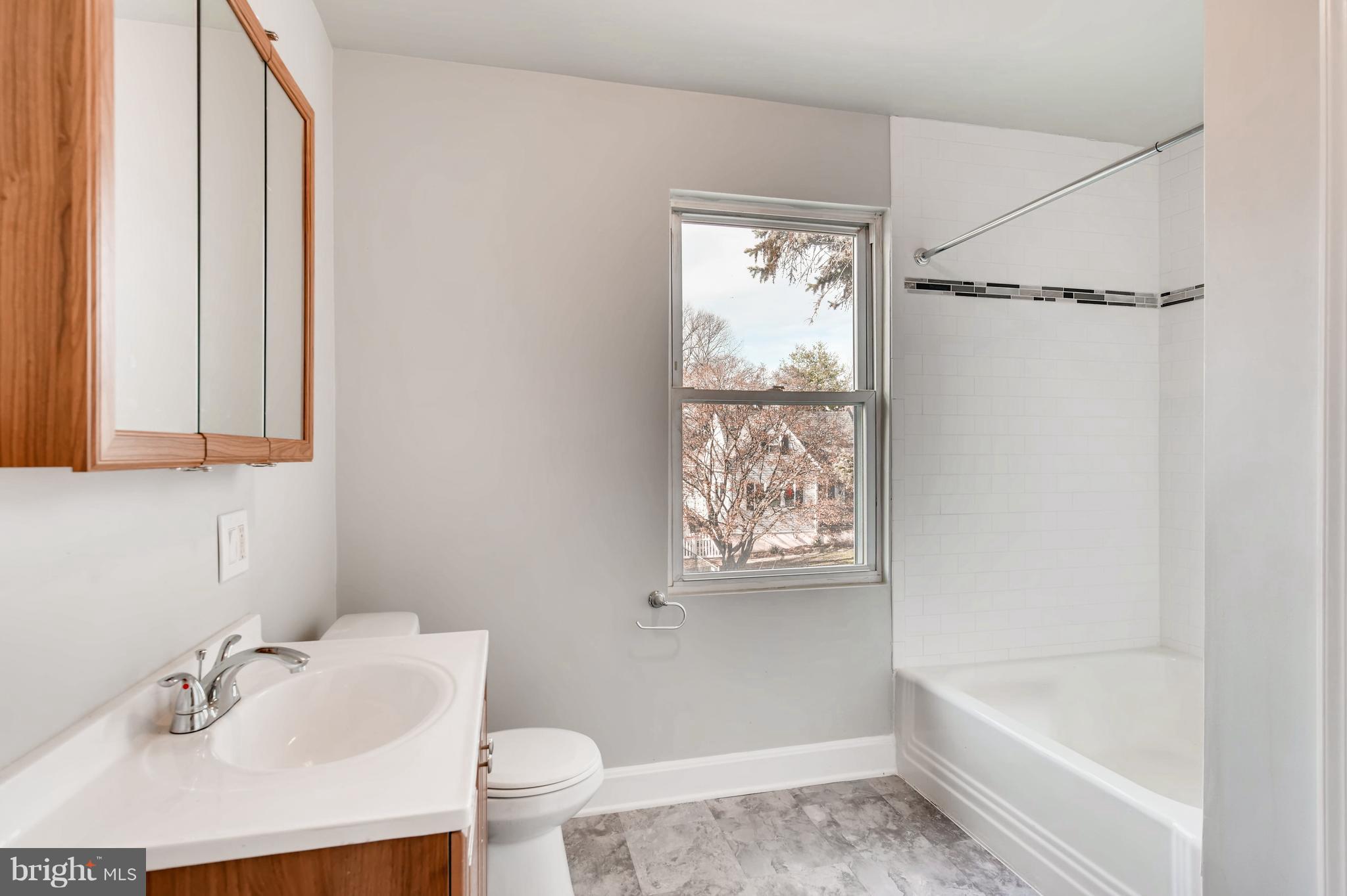5507 Pilgrim Road Baltimore, MD 21214 - Photo 17 of 28 Upper Level Master Bathroom