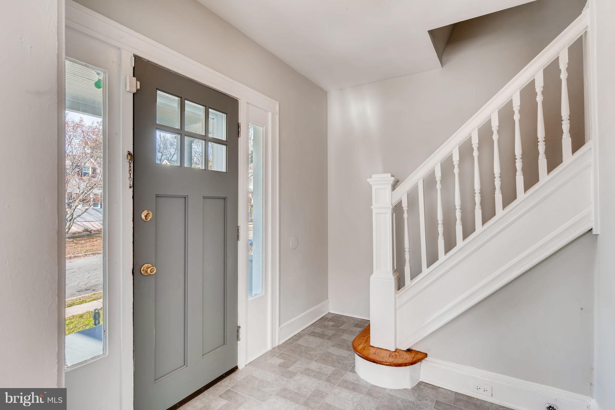 5507 Pilgrim Road Baltimore, MD 21214 - Photo 4 of 28 Foyer