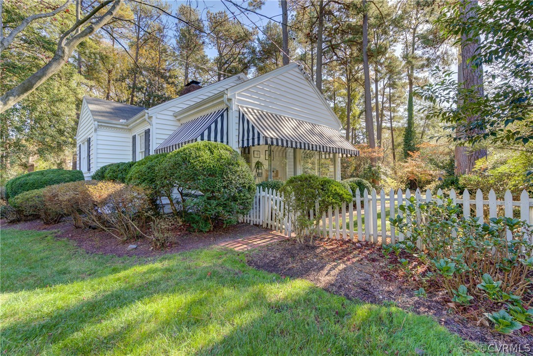 8505 Julian Road Henrico, VA 23229 - Photo 3 of 44 a view of a yard in front of house