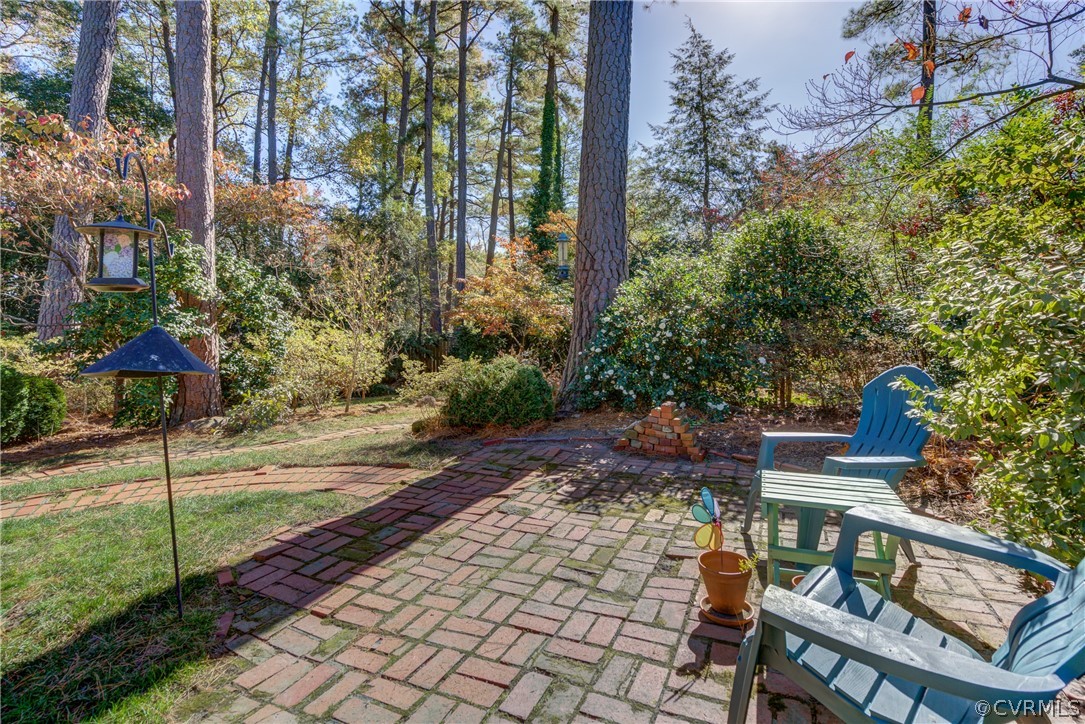 8505 Julian Road Henrico, VA 23229 - Photo 40 of 44 a view of a patio with chair and tables