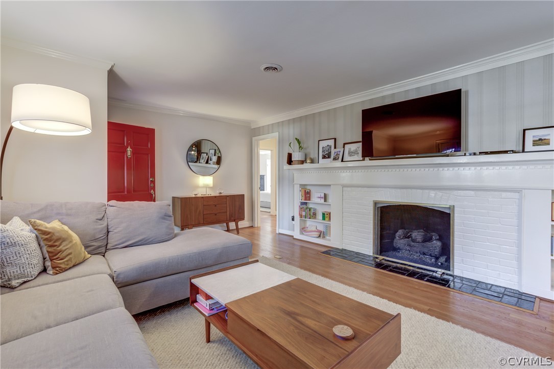 8505 Julian Road Henrico, VA 23229 - Photo 7 of 44 a living room with furniture and a fireplace