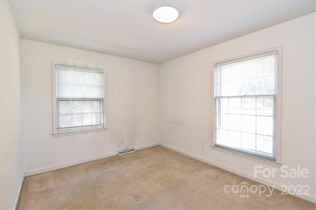 5714 Sharon Road Charlotte, NC 28210 - Photo 18 of 22 an empty room with a window