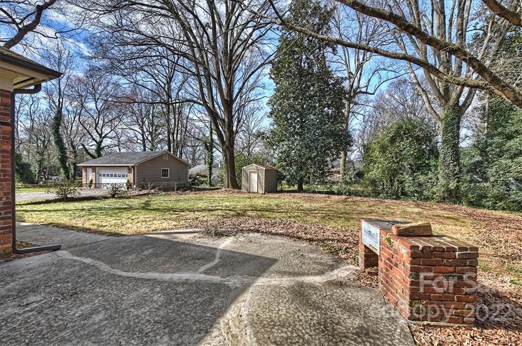 5714 Sharon Road Charlotte, NC 28210 - Photo 20 of 22 a view of a yard with a house