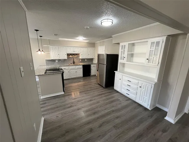 $2,350 | 428 Tiffany Trail, Richardson, TX 75081