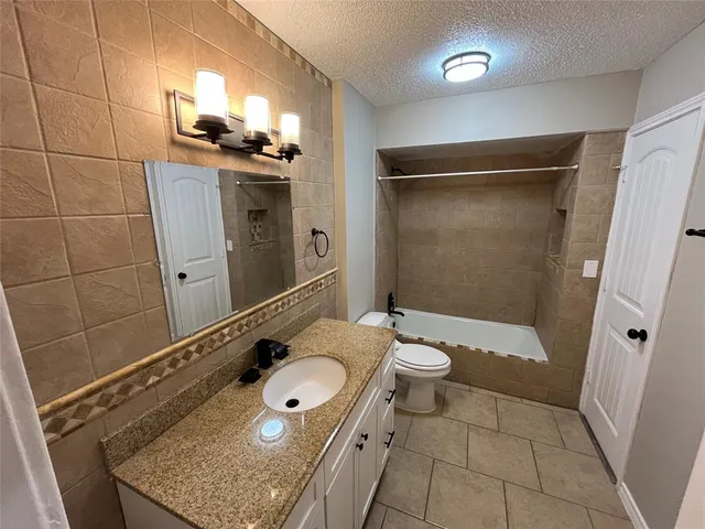 $2,350 | 428 Tiffany Trail, Richardson, TX 75081